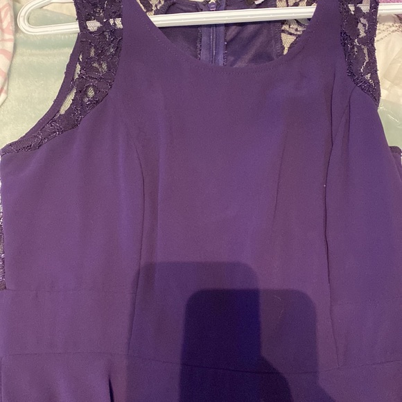 Dress with lace detailing - Picture 3 of 3